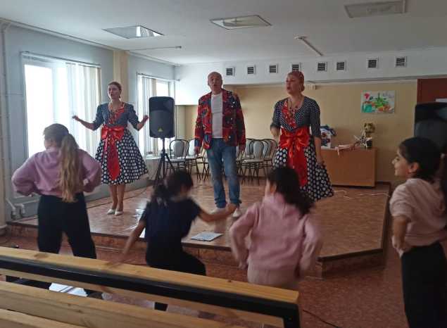 Ансамбль «Горница» выступил в Леонидовке